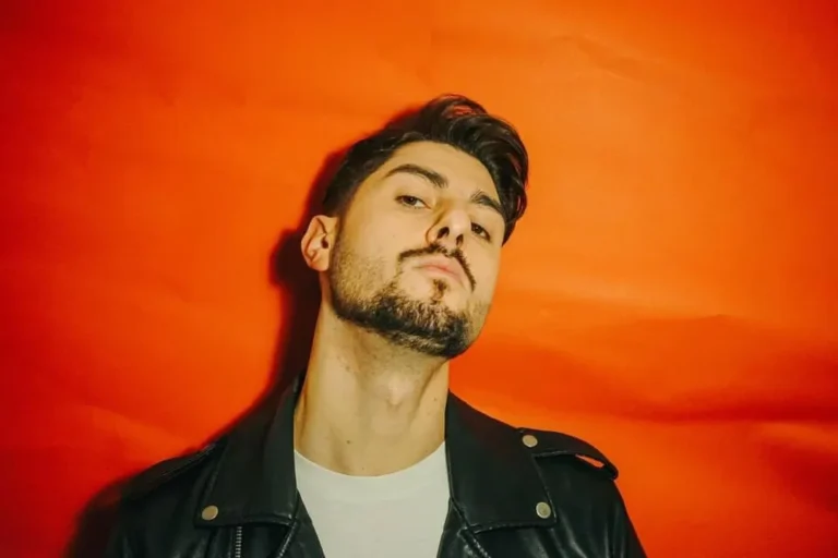 Alek De Caro